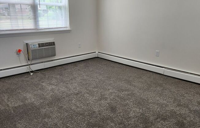 2 beds, 1 bath, 878 sqft, $1,305, Unit WY19005