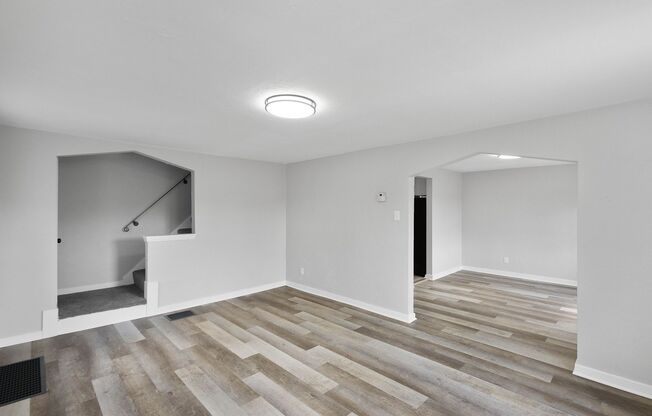 Charming 2 bedroom home in Versailles available August 1!