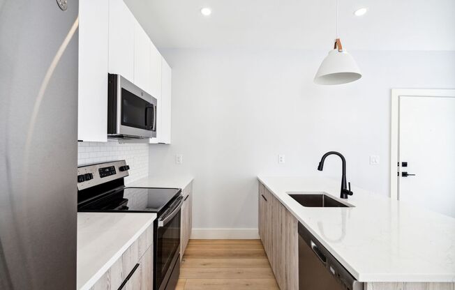 1 bed, 1 bath, 600 sqft, $2,150, Unit 16