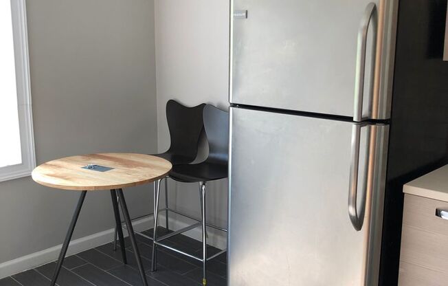 Studio, 1 bath, 430 sqft, $1,000, Unit Unit #11
