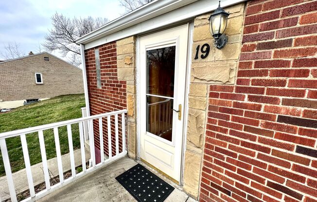 Coraopolis - 3 Bedroom, 1 Bath - Charming Home