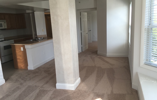 2 beds, 2 baths, 840 sqft, $1,877, Unit 4-0407