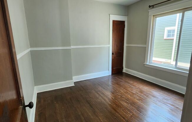 2 beds, 1 bath, 750 sqft, $1,350, Unit Down