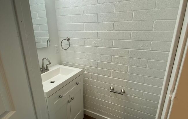 2 beds, 1.5 baths, 980 sqft, $1,350, Unit 6802-6