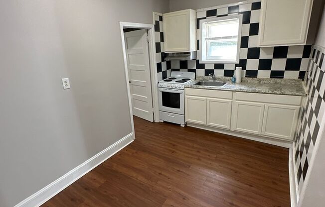 1 bed, 1 bath, 700 sqft, $925