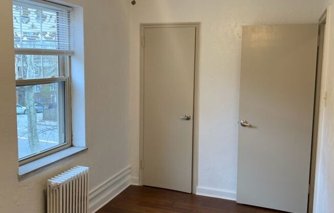 2 beds, 1 bath, $1,850, Unit 201A