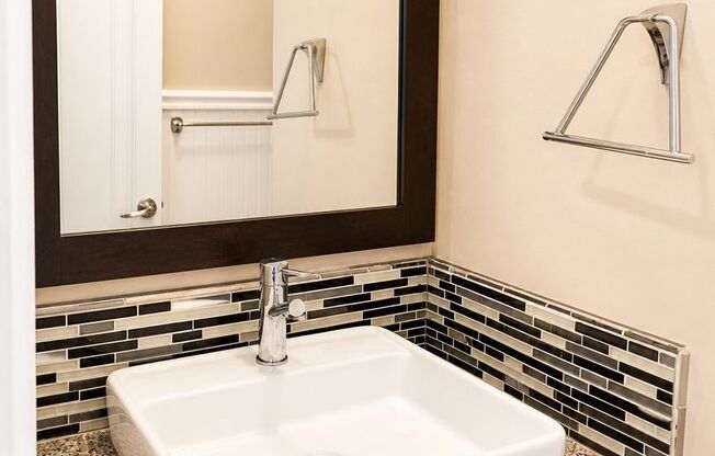 Studio, 1 bath, 500 sqft, $950, Unit B1 1/2