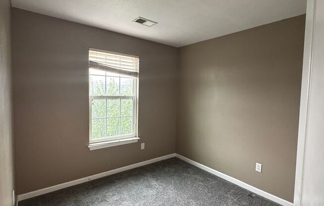 Beautiful Townhome located in Sewickley available NOW!