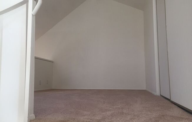 1 bed, 1 bath, 834 sqft, $1,475, Unit 902