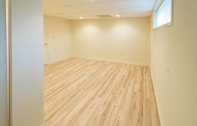 3 beds, 2 baths, 1,300 sqft, $1,795, Unit 2709-T1