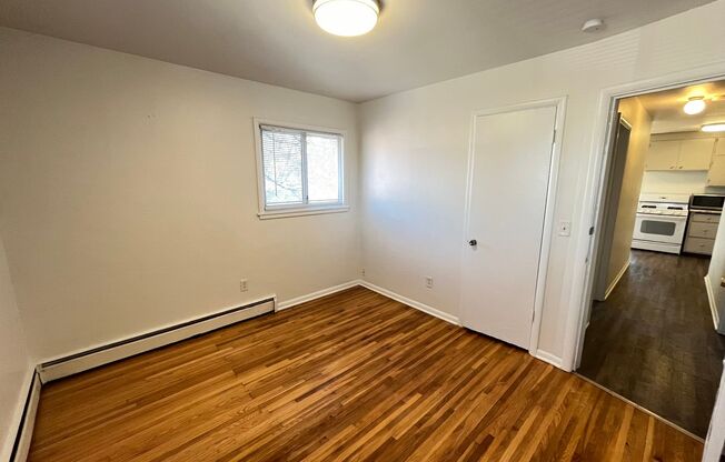 2 beds, 1 bath, $1,375, Unit 6