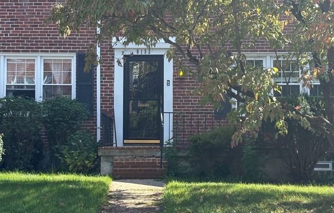 Spacious 3BD/2BA Townhome with Secondary Kitchen in Towson, MD!