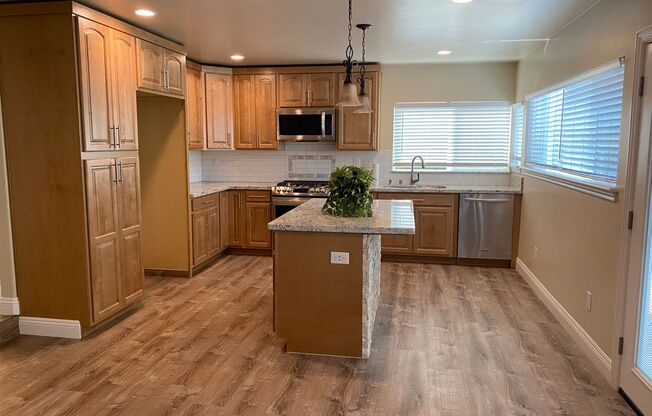 Absolutely Stunning Remodeled 4 Bedroom!!