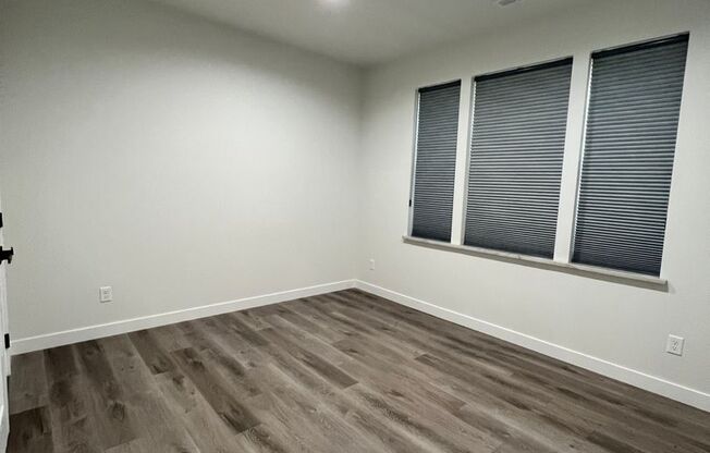 Newer Construction Condos in Moses Pointe!