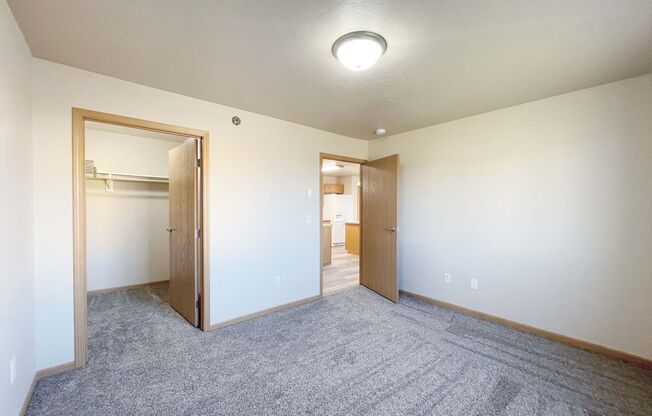 3 beds, 1 bath, 1,095 sqft, $1,095, Unit 101