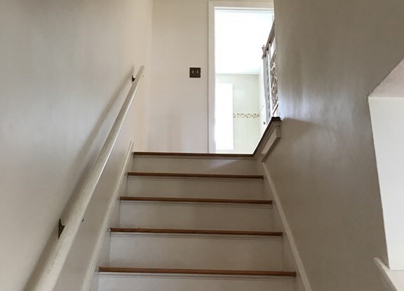 83 EMERSON GDNS RD