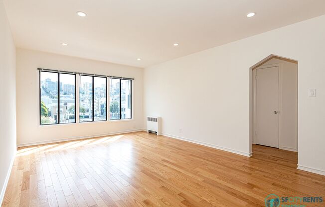 Marina: Remodeled Top Floor 1 Bedroom near Chestnut Shops