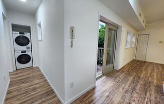 Spacious bi-level one bedroom in Nolibs