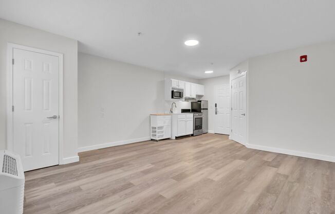 Studio, 1 bath, 329 sqft, $1,095, Unit 127