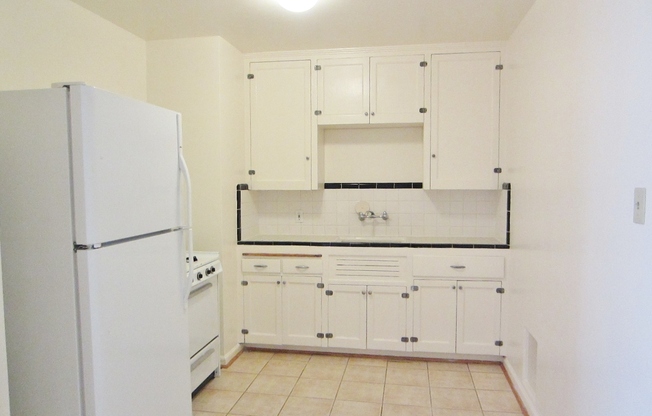 2 beds, 1 bath, 700 sqft, $1,500, Unit 104