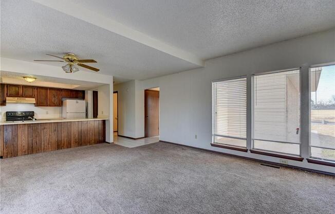 3 Bedroom/2Bath/2Car Duplex- 2 Car Garage-1.5 from Chilsholm Creek