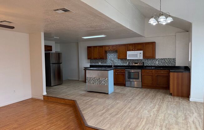 4 Bedroom Home in Historic Central Phoenix | All Utilities Included