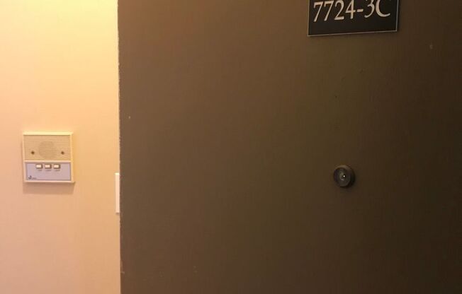 Studio, 1 bath, 550 sqft, $1,200, Unit 7724-3C