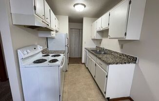 2 beds, 1 bath, $795, Unit Apt 4