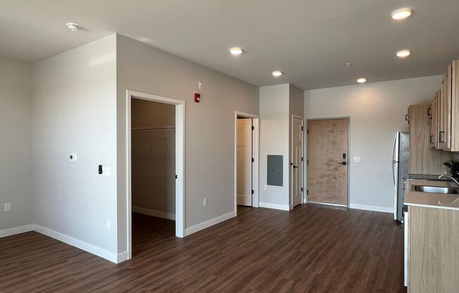 Studio, 1 bath, 532 sqft, $1,375, Unit WR 305-203