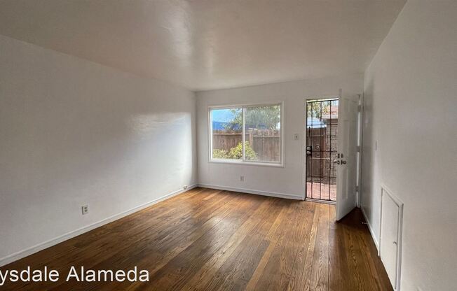 1904-1912 42nd Ave