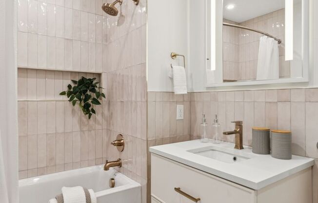 1 bed, 1 bath, 800 sqft, $2,108, Unit 102