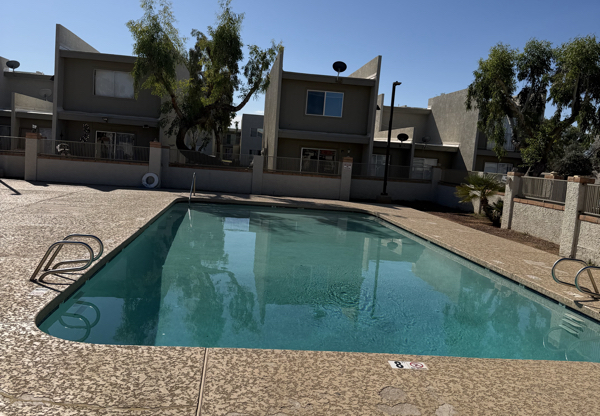 2826 E MARCONI AVE