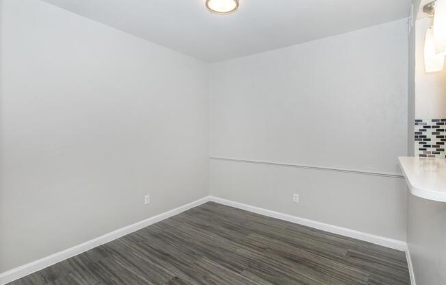 2 beds, 1 bath, 886 sqft, $995