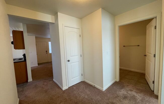 2 beds, 1 bath, 900 sqft, $995, Unit D