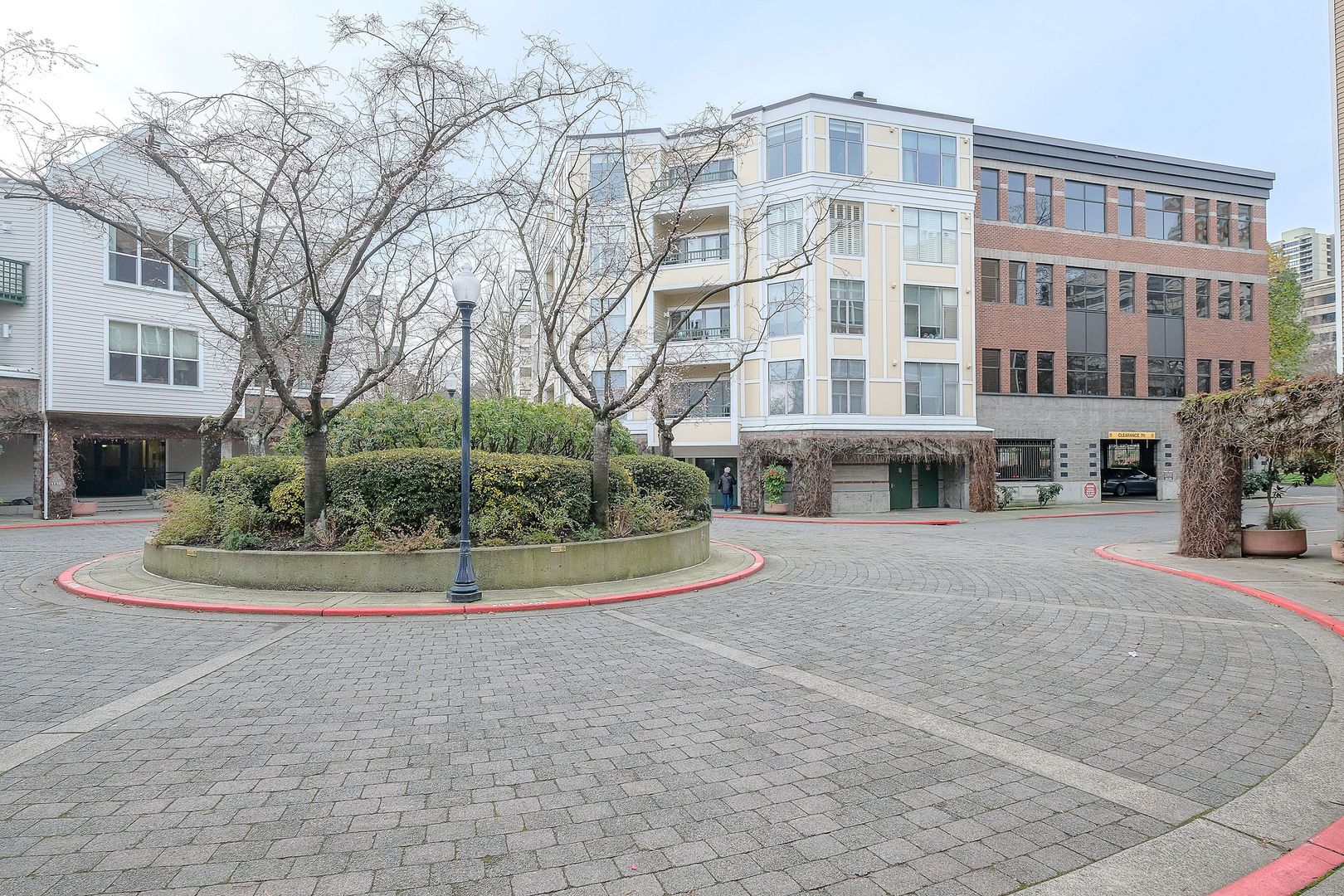 Beautiful Top-Level Condo with Sprawling Views of the Willamette River!