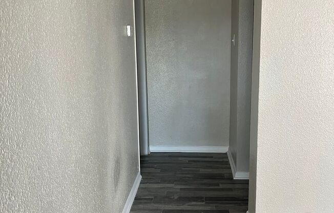1 bed, 1 bath, 721 sqft, $800, Unit R6