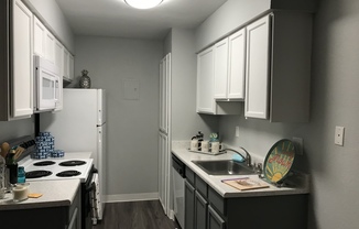 Modern Kitchen | Studio Apartments For Rent Sacramento | The Confluence