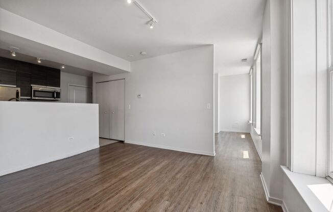 1 bed, 1 bath, 577 sqft, $1,850, Unit 403