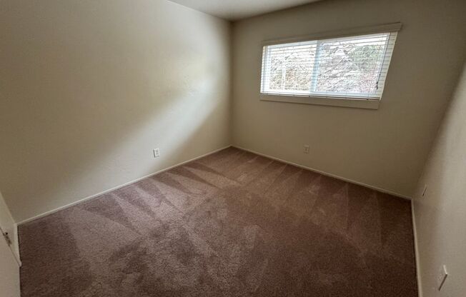 2 beds, 1 bath, 630 sqft, $2,275, Unit F-03