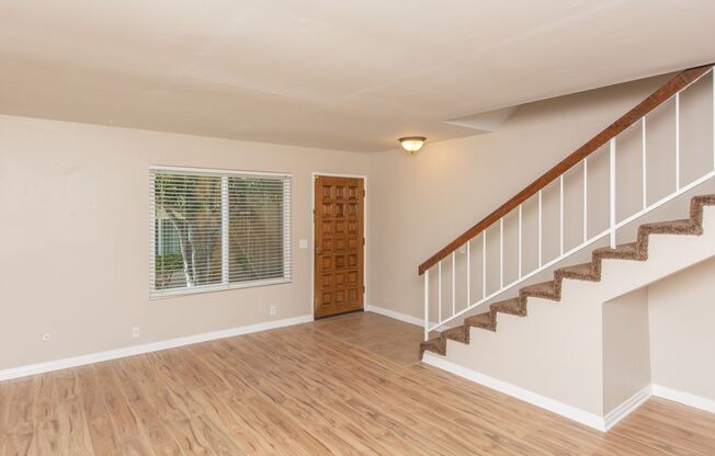 Spacious 2 Bedroom / 1.5 Bath Condominium in Chollas Creek/City Heights!