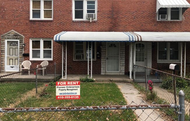 The Perfect 2 Bed / 1 Bath Townhouse 5 mins from Baltimore City in Morrell Park