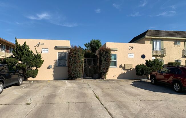 1 Bedroom / 1 Bath Cottage W/ Parking space in Normal Heights