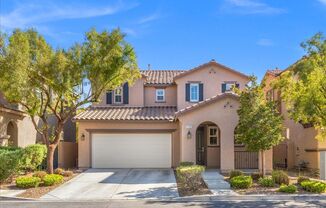 3 bedroom Home in Summerlin with a Large Backyard