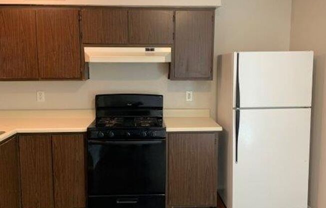 2 beds, 1 bath, 850 sqft, $1,595, Unit # 9