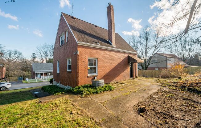 Move in TODAY! Check out this beautifully RENOVATED 3 bedroom in CHURCHILL!