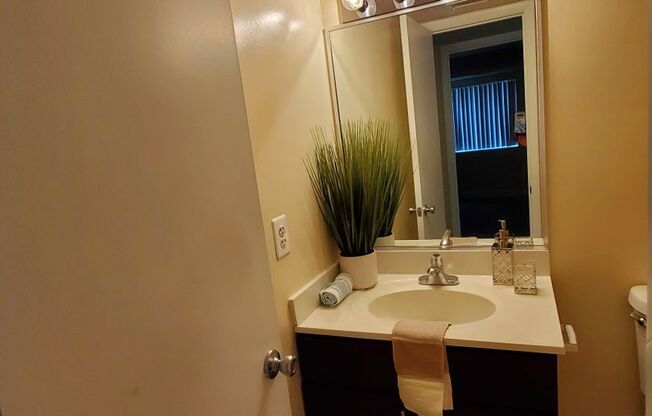 2 beds, 2 baths, 1,000 sqft, $2,100, Unit 14207 #203