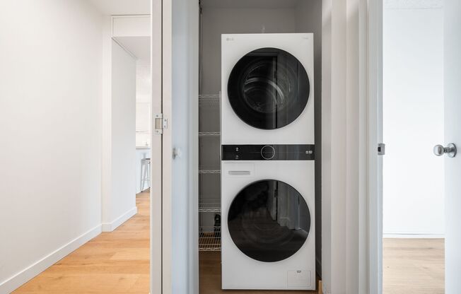 Ravenna Park Vista - Charming Urban Retreat: Spacious Studio to 2-Bedroom Homes Near Ravenna Park & University District