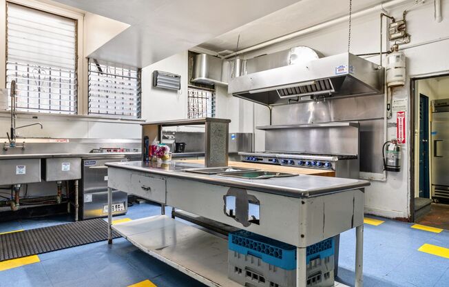 8 beds, 4 baths, 178 sqft, $995, Unit Room 202 - 202 - A