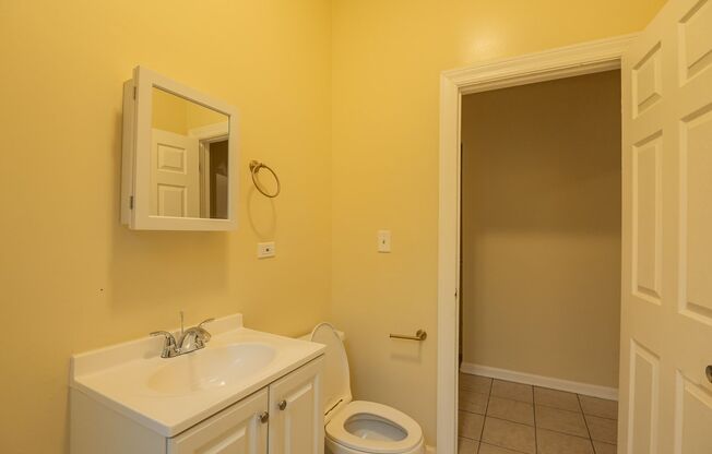 3 beds, 1 bath, $1,800, Unit 2