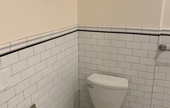 Studio, 1 bath, $959, Unit B-2